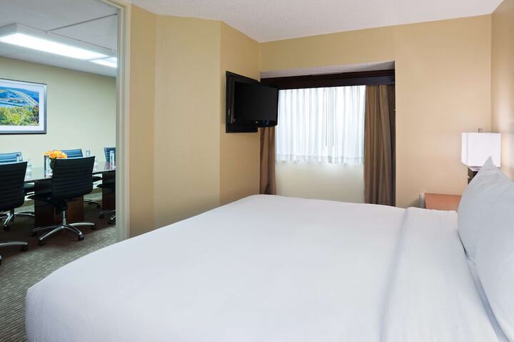 DoubleTree Suites by Hilton Hotel Cincinnati - Blue Ash