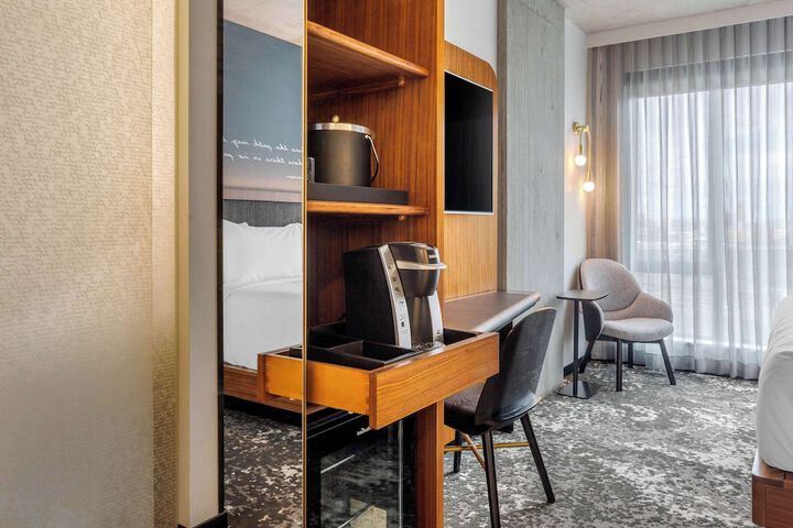 Room 32 of 83