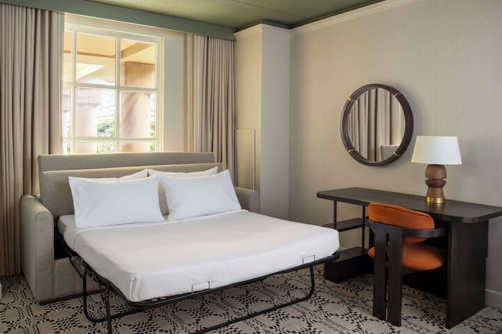 Room 16 of 40