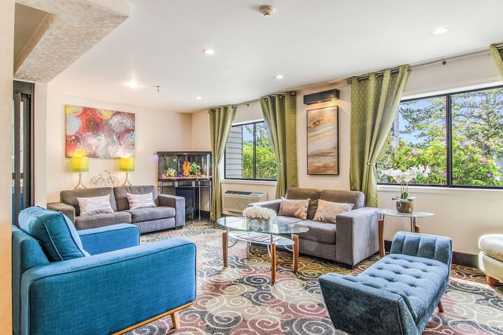 GuestHouse Inn & Suites Hotel Poulsbo