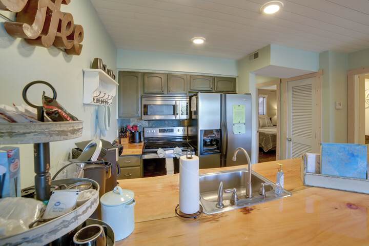 Unwind Fireside: Ozark Mtn Condo w / Resort Perks!