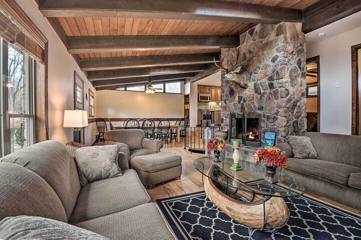 Indian Lake Retreat w / Wet Bar & Covered Deck