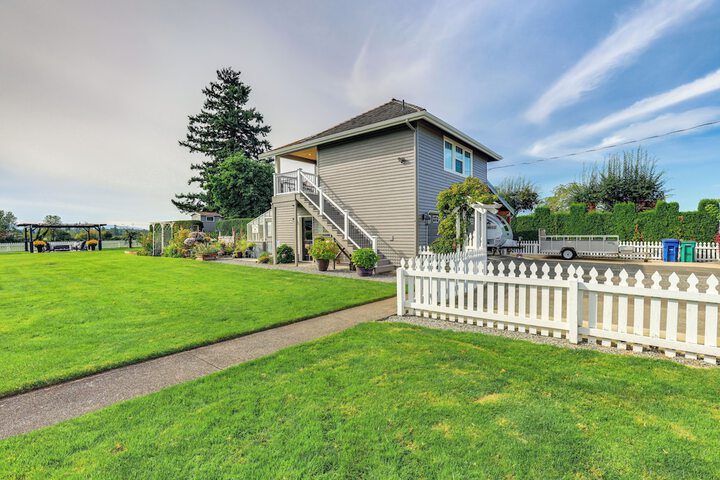 Idyllic Enumclaw Studio w / Mount Rainier Views