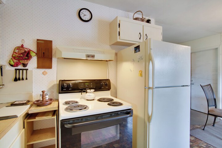Pets Welcome: Cozy Home w / Pool in Margate!