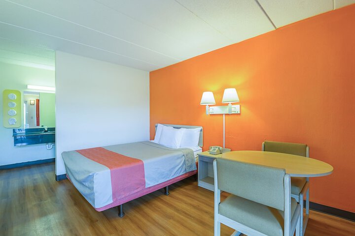 Room 40 of 49