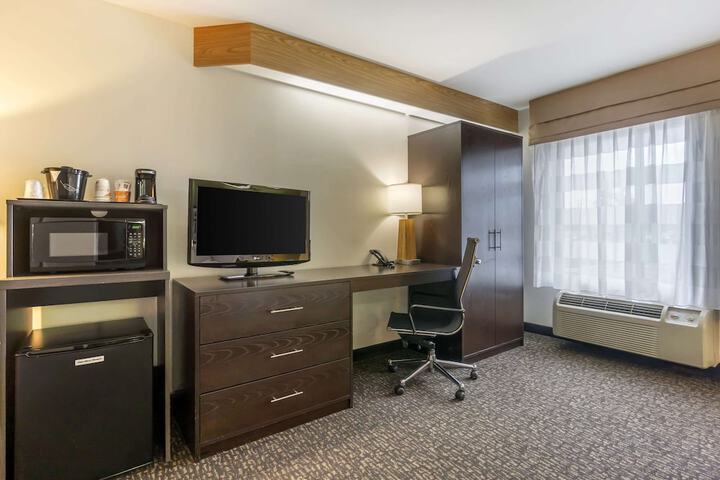 Room 32 of 67