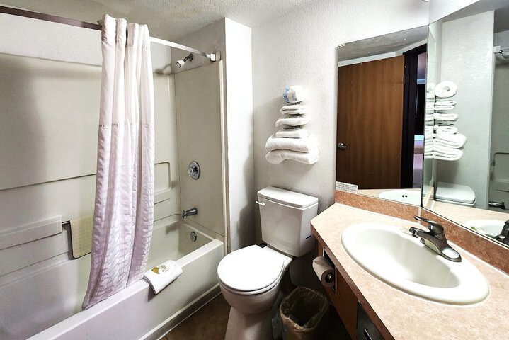 Room 8 of 28