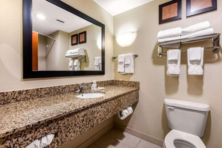 Comfort Suites Manchester near Arnold AFB