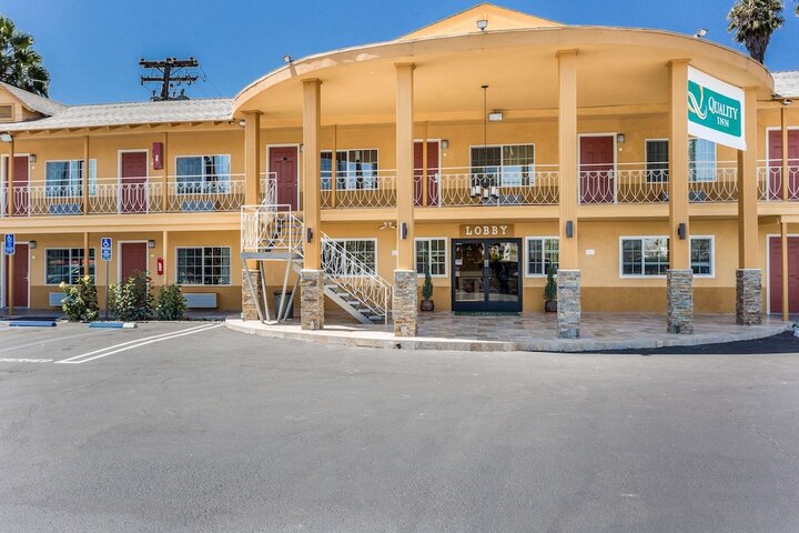 Hotel 3 of 75