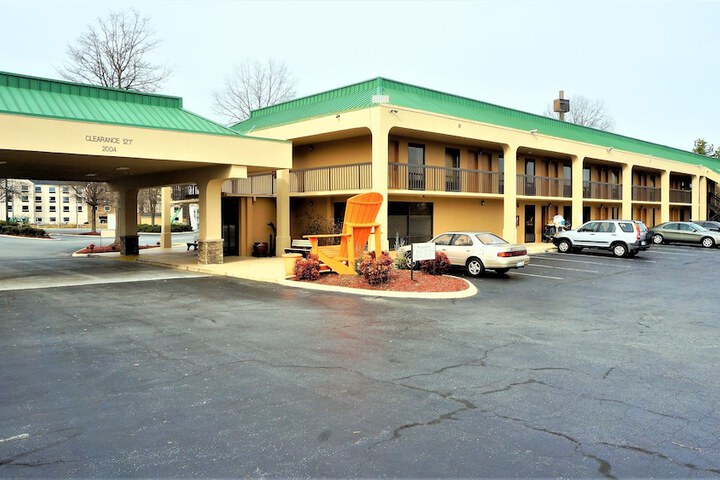 Hotel 5 of 81