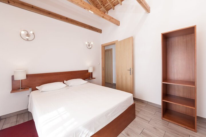 Room 18 of 35