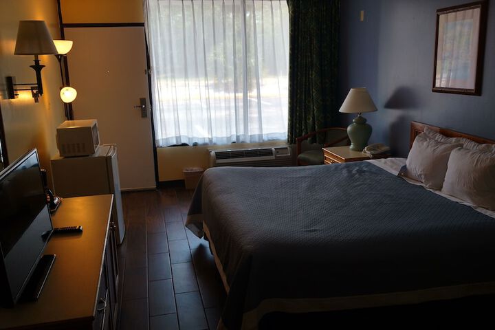 Room 14 of 25