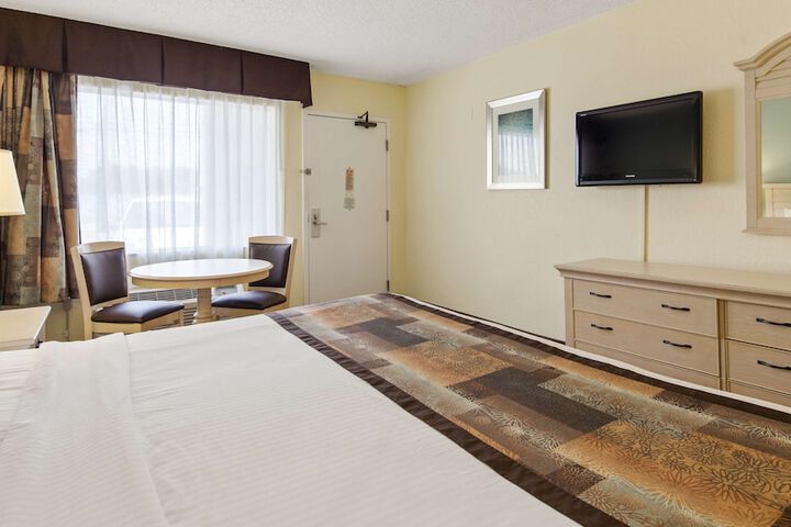 Room 8 of 24