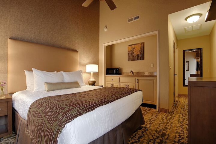 Best Western The Inn & Suites Pacific Grove