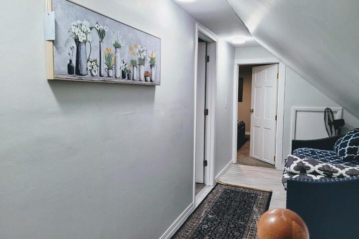 Nice house with private parking king bed fenced yard