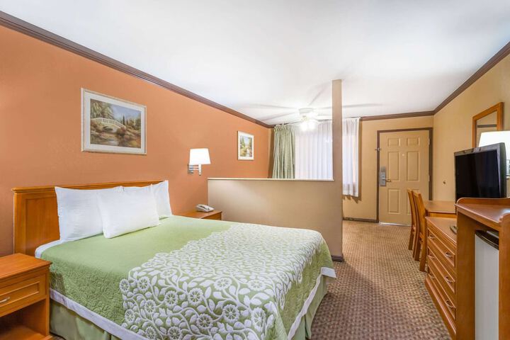 Room 14 of 27