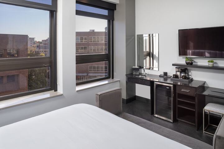 Room 14 of 80