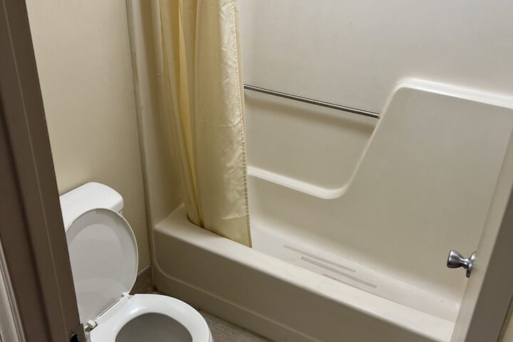 Room 32 of 38