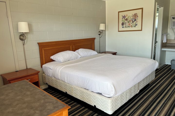 Room 6 of 10