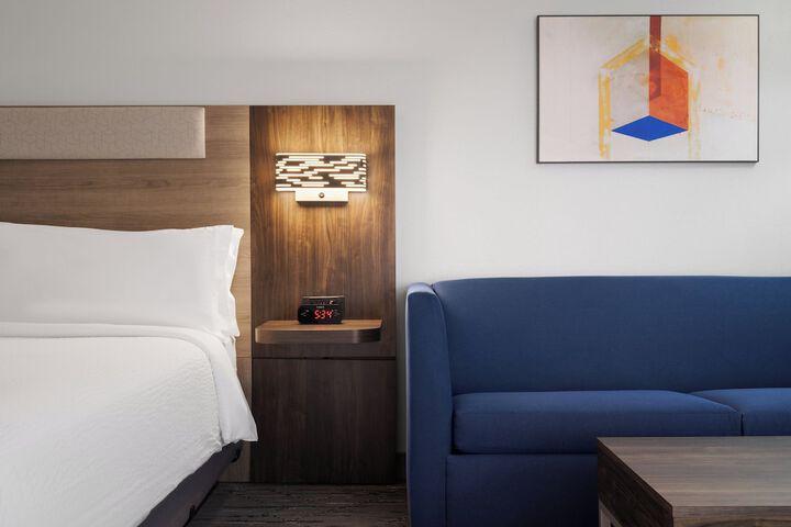 Holiday Inn Express Indianapolis Airport by IHG