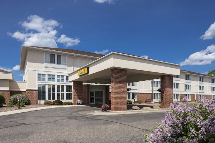 Super 8 by Wyndham Menomonie WI