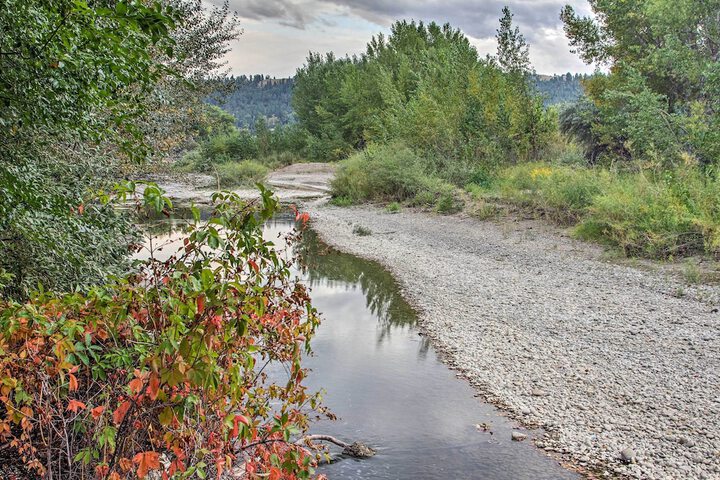 Cozy Anglers Apt - Steps to Trout Fishing River!