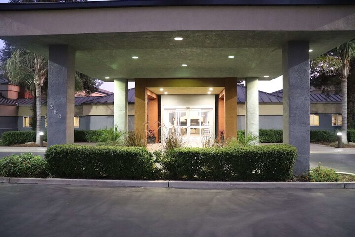 Hotel 4 of 19