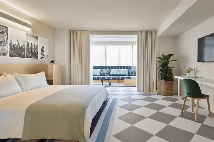 Room 15 of 62
