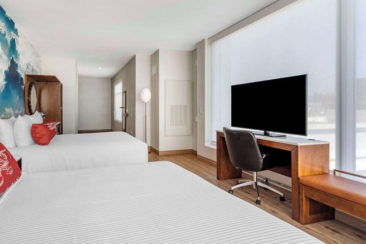 Room 33 of 61