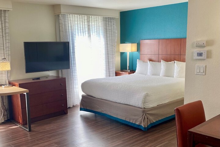 Room 33 of 60