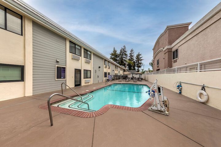 Pool 5 of 34