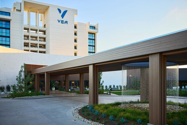 VEA Newport Beach a Marriott Resort & Spa