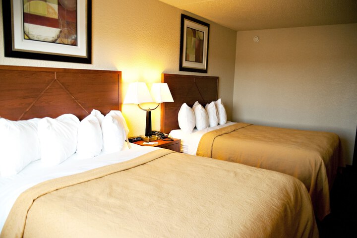 Baymont by Wyndham Jamestown Conference Center & Water Park