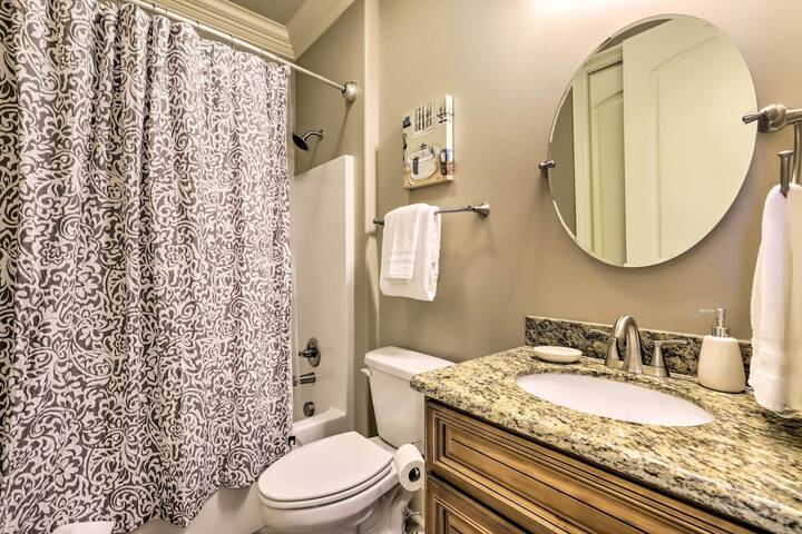 Diamondhead Condo - Marina Pool Access & Golfing!