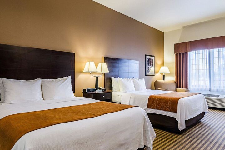 Comfort Inn & Suites Lawrence - University Area