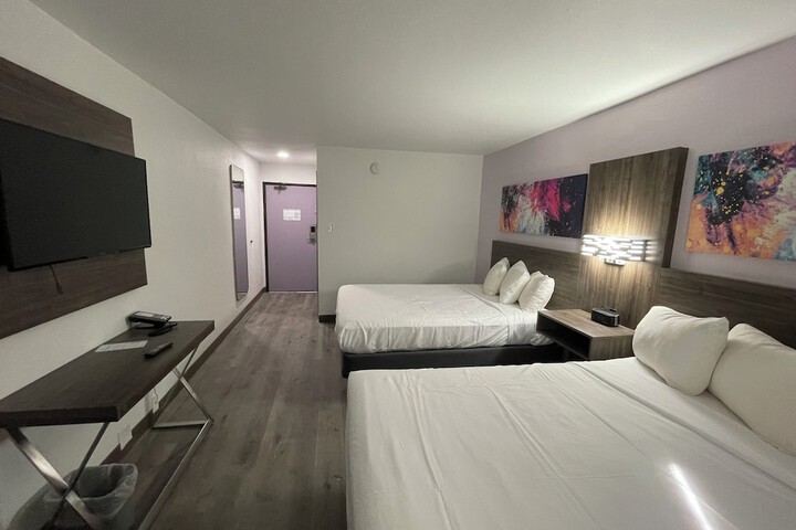 Room 17 of 44
