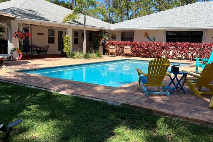 Private Tropical Paradise Guesthouse!