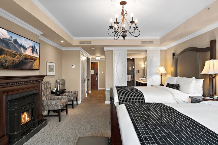 Oak Bay Beach Hotel