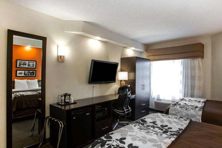 Room 20 of 33