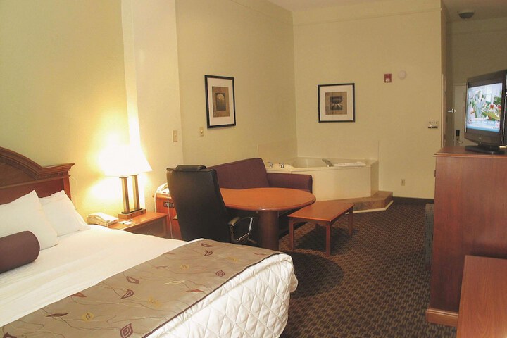 Room 33 of 47