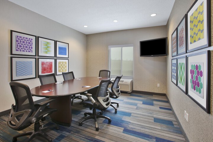 Holiday Inn Express Hotel & Suites Auburn Hills by IHG