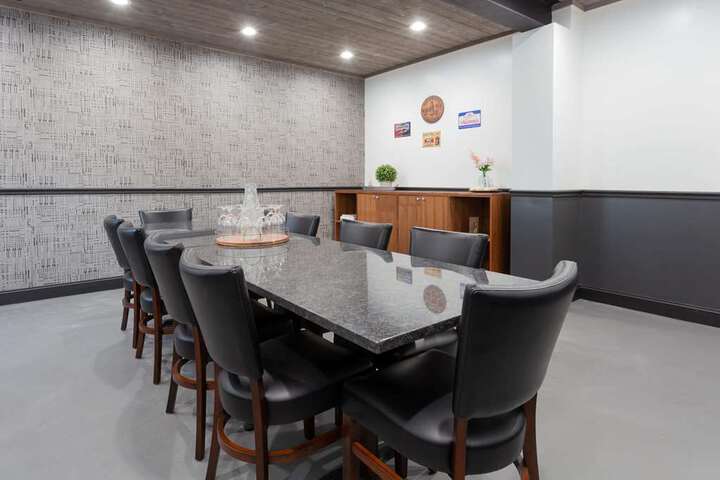 Dining 90 of 160