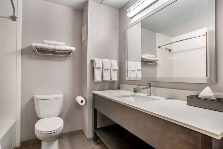 Room 9 of 32