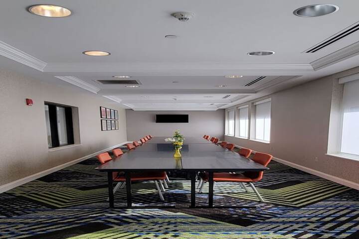 Holiday Inn Express & Suites Williamsport by IHG