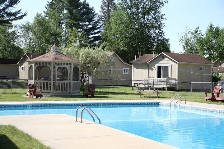 Kennebunk Gallery Motel & Cottages
