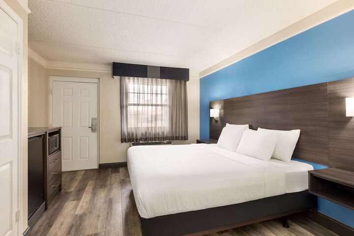 Room 26 of 32