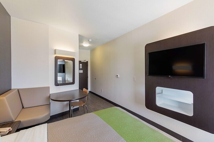 Room 18 of 33