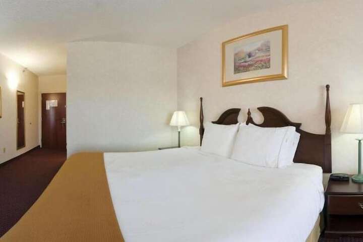 Holiday Inn Express Hotel & Suites Dayton West - Brookville by IHG