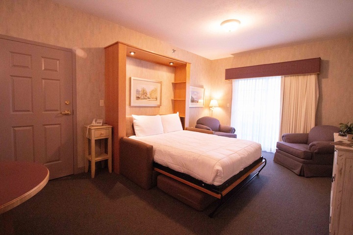 Essenhaus Inn & Conference Center