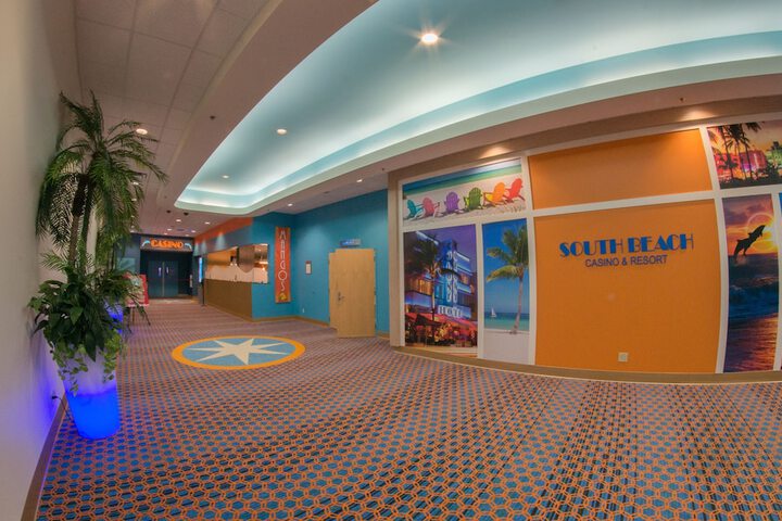 Ballroom/Hall 19 of 22